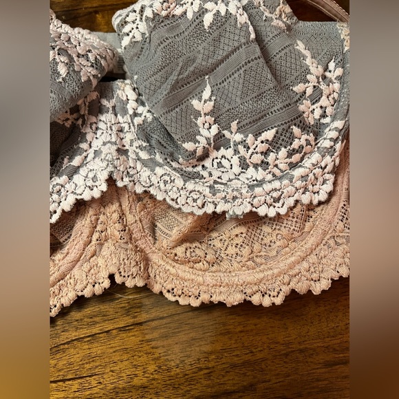 Wacoal Embrace Lace Underwire Bra 34 DD TWO BRAS FOR THE PRICE OF ONE - Picture 9 of 9